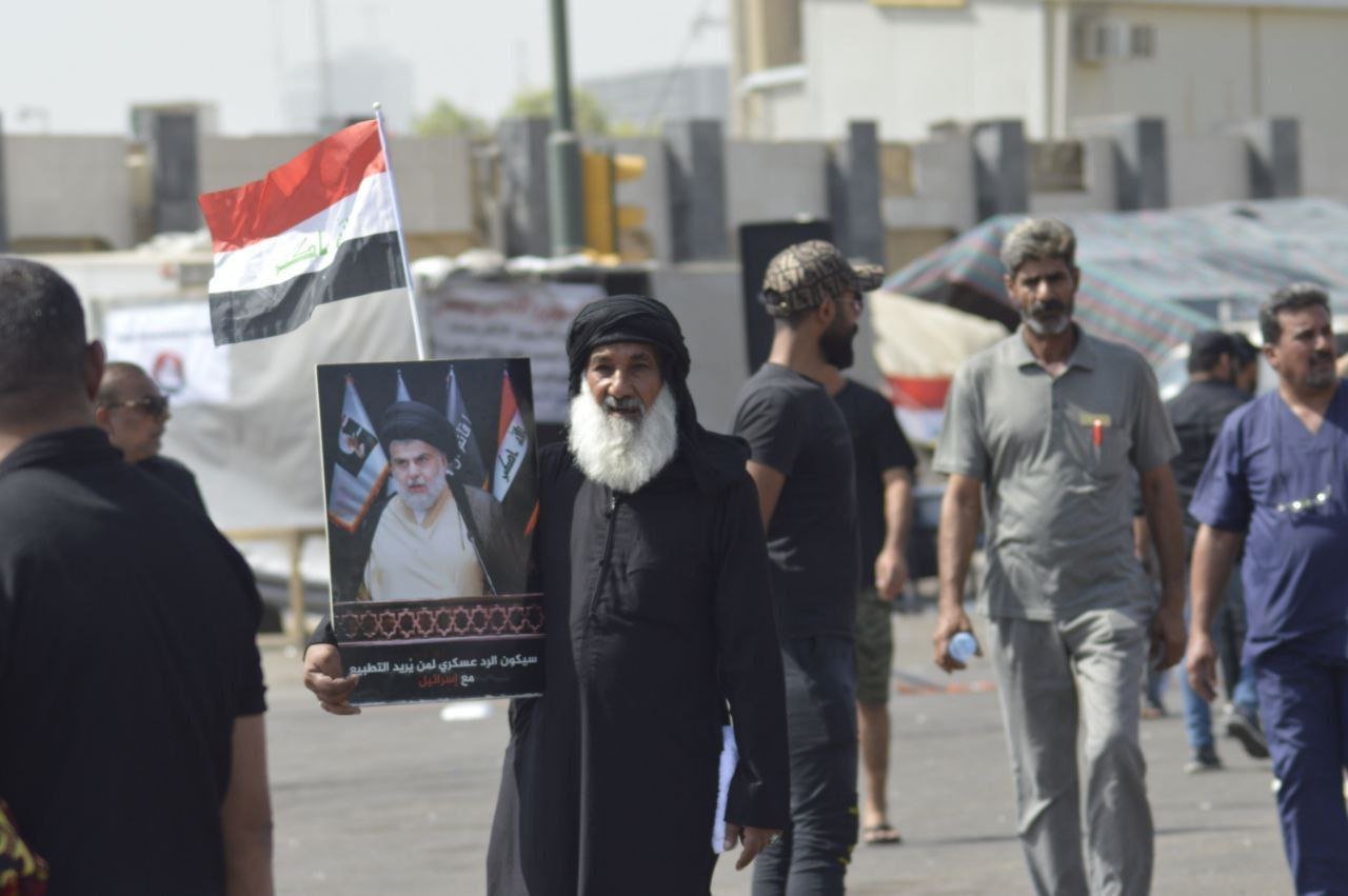 خطيب جمعة الخضراء مهند الموسوي : المتظاهرون خرجوا لرسم ملامح العراق المقبلة