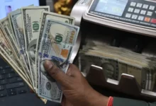 88ff99 20250502 a money exchanger fans out u s hundred dollar bills webp1400 1024x576 1