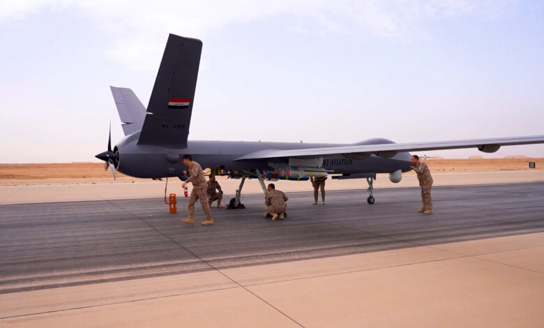 رئيس أركان الجيش يشرّف على تجربة إطلاق صاروخ بواسطة الطائرة المسيرة CH5 في قاعدة الأسد الجوية.mp4.00 00 41 02.Still001